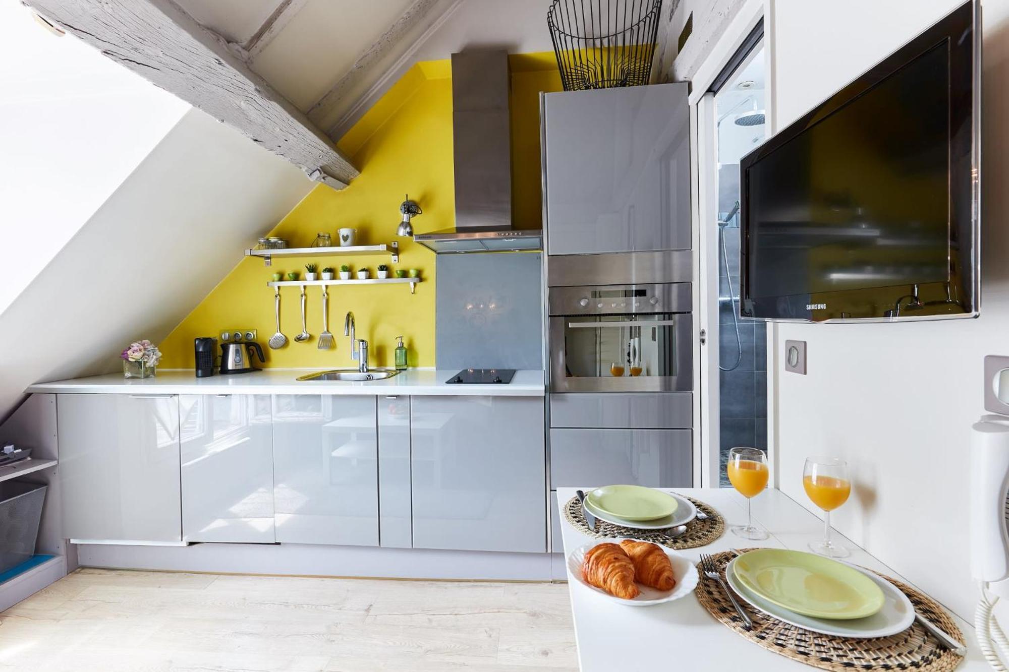 Place Des Vosges - 1Br With Balcony - Cityapartmentstay Parijs Buitenkant foto